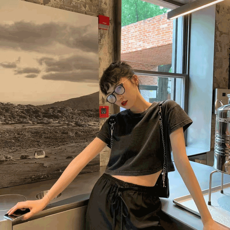 2023年新款短袖t恤女夏季黑色打底衫纯棉短款修身复古露肚脐上衣详情3