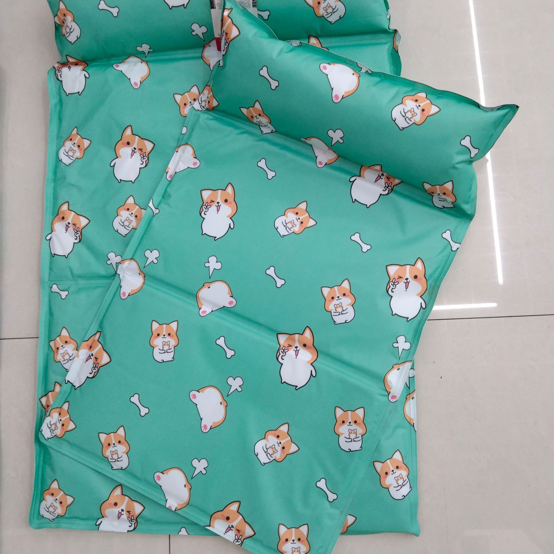 Pet ice pads are cool and refreshing in summer. Dog cooling pads are durable, chewy and waterproof. Cat pads are pet cooling ice pads pic 3