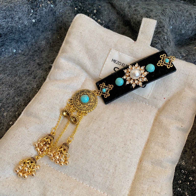 The retro ethnic style bell tassel hair clip, new Chinese style broken hair clip, 2025 new niche Chinese style design bangs clip from the national trend series pic 4
