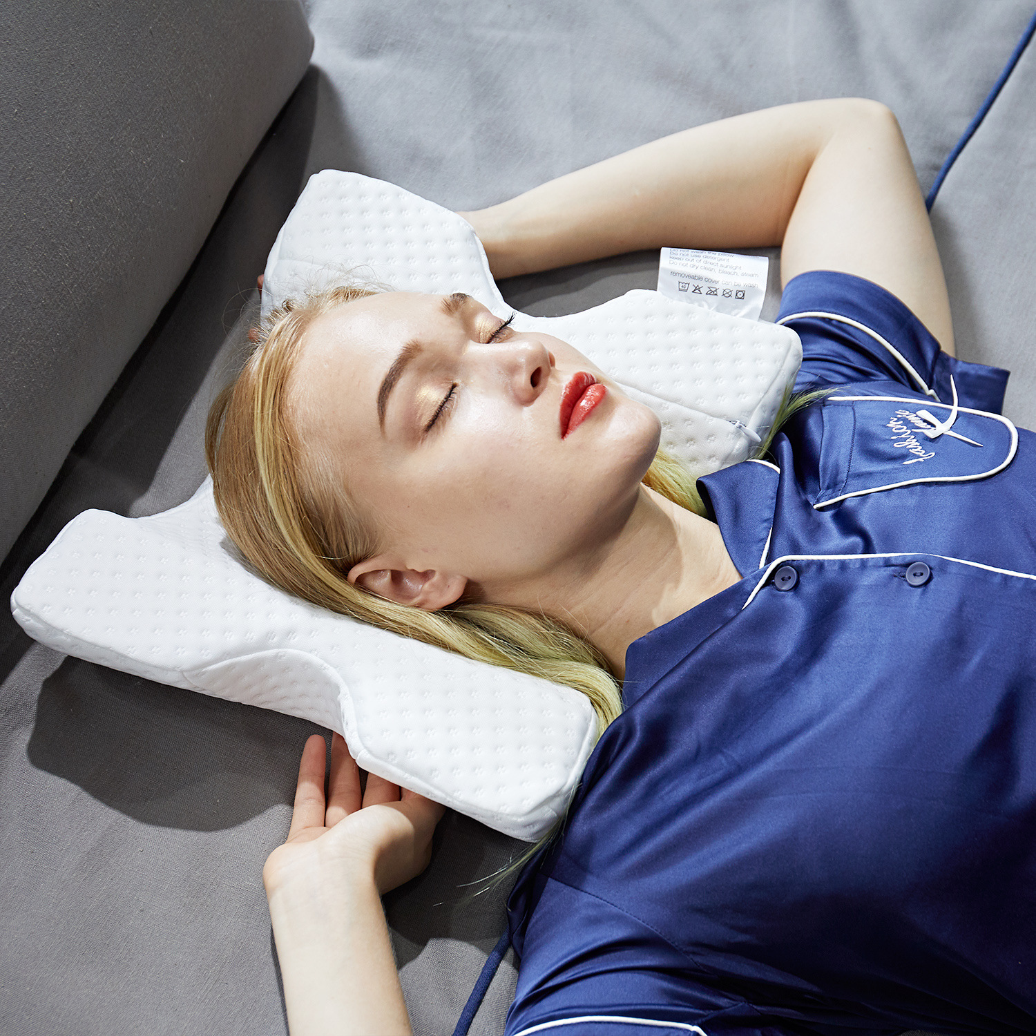 X Zero Pressure Pillow, a best-selling memory pillow on Amazon, is made of pure natural Tencel fabric and features slow-rebound memory foam pic 3