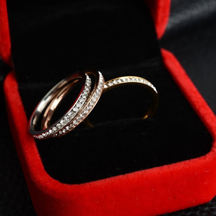 New stainless steel jewelry rings, titanium steel non-fading couple rings, simple and niche design for women, high-end and fashionable pic 3