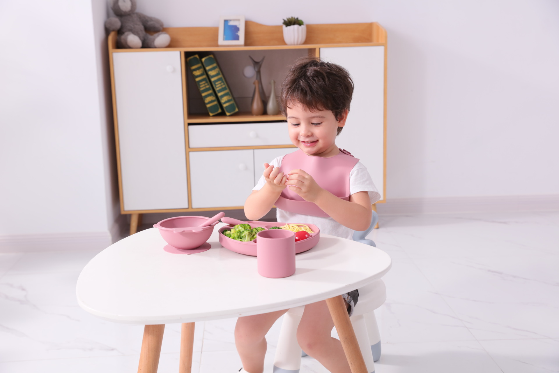 Platinum silicone deer bowl feeding set, bib bowl, fork and spoon set combination, waterproof and easy-to-clean baby products pic 2