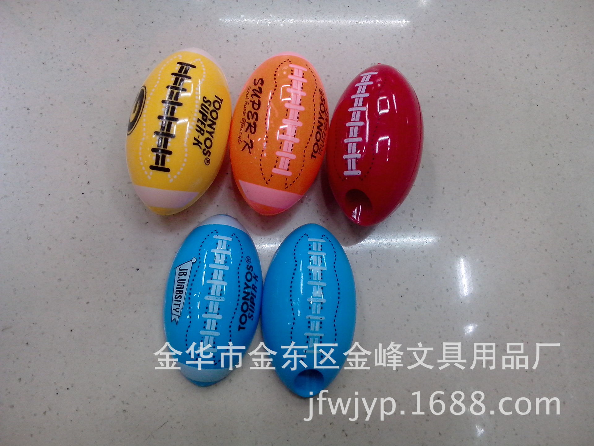 Football-shaped pencil sharpener, creative manual pencil sharpener, student office supplies pen sharpener pic 6
