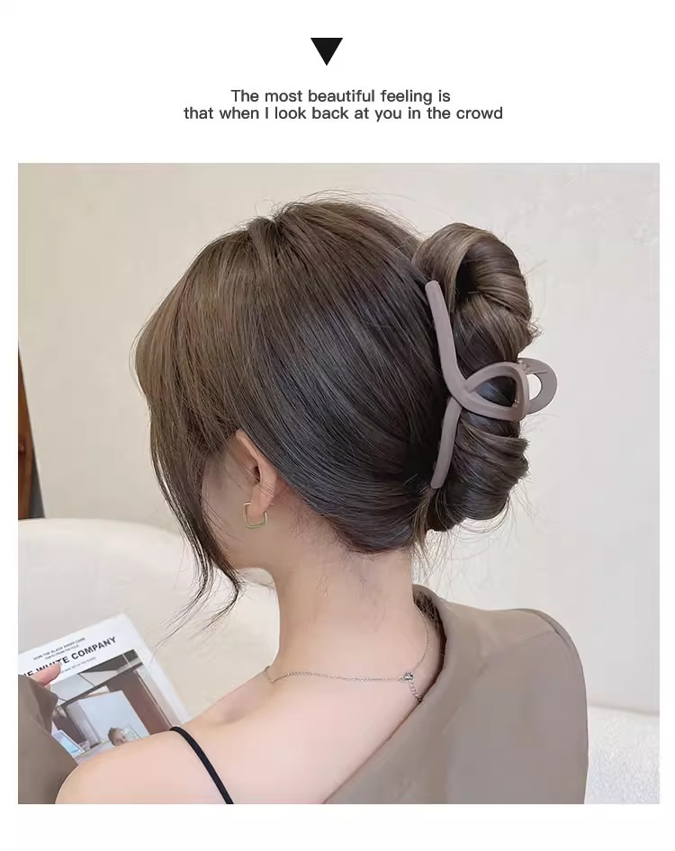 French elegant headwear for autumn and winter, including plush updo hair clips, large shark clips, hair clips and high-end hairpins wholesale pic 45