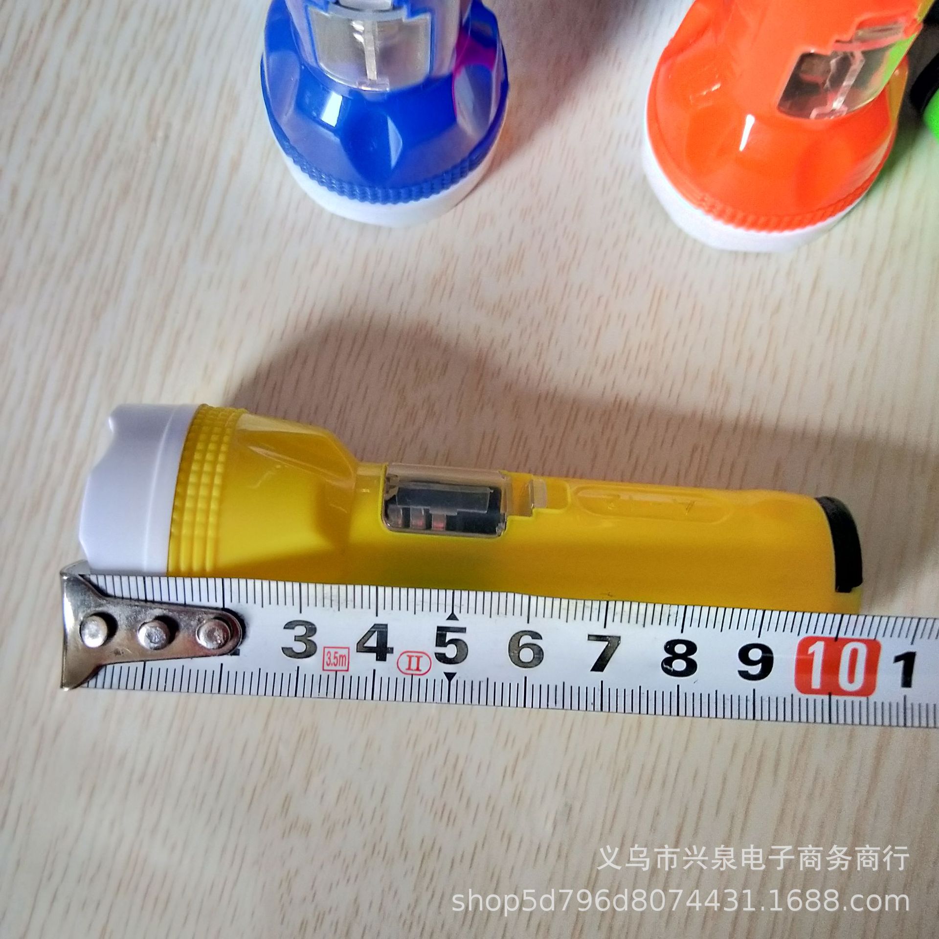 One-yuan and two-yuan hand lights, night lights, flashlights, portable large flashlights, one-yuan and two-yuan supply pic 1