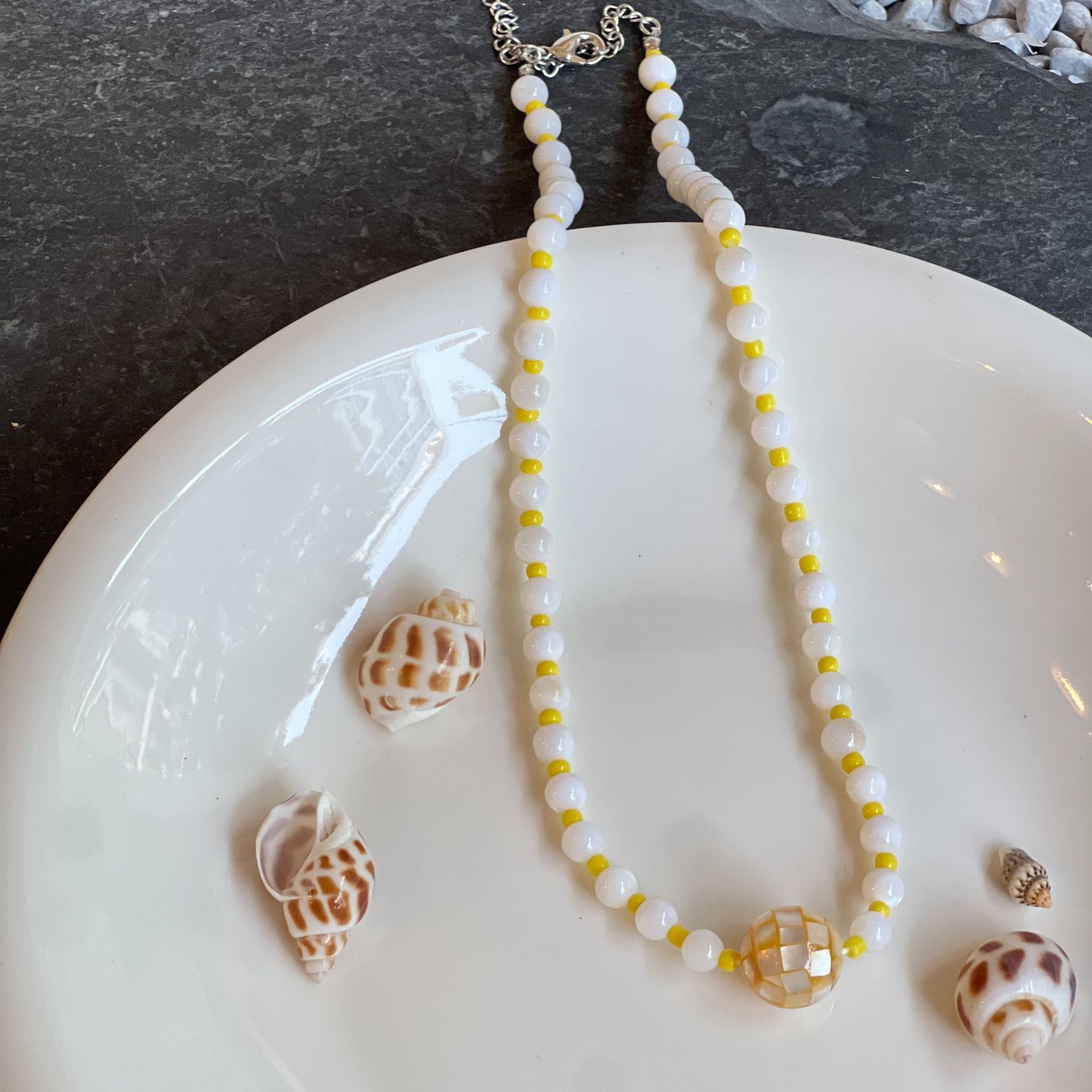 深海黄碟贝母珠天然石串珠项链小众度假设计师高级感项链简约时尚详情7
