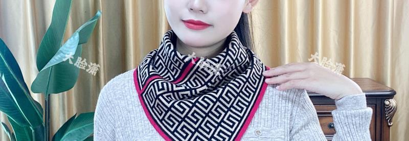 2023 New Style of Korean-style versatile cold-proof scarf for women to keep warm and protect the cervical vertebrae in autumn and winter. It is a knitted triangular scarf pic 12