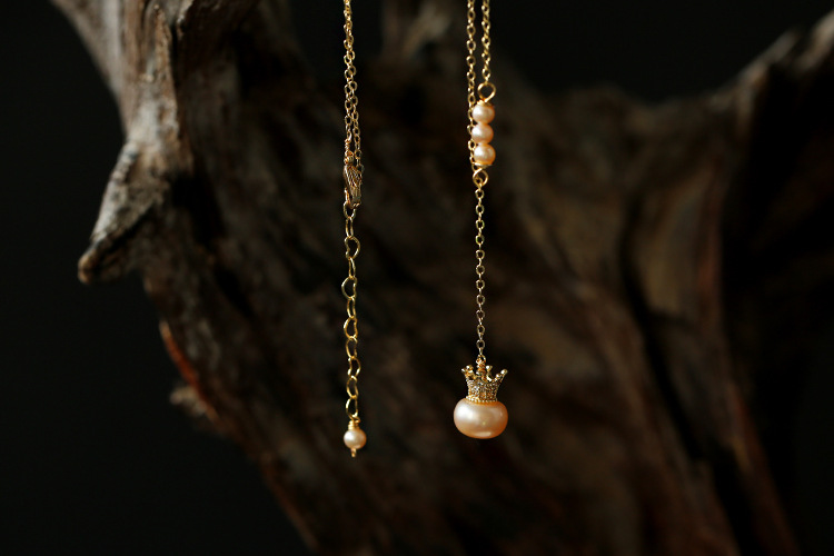 A creative natural freshwater pearl crown queen necklace, a simple and niche 14K gold-plated pendant for women in Korean style pic 3