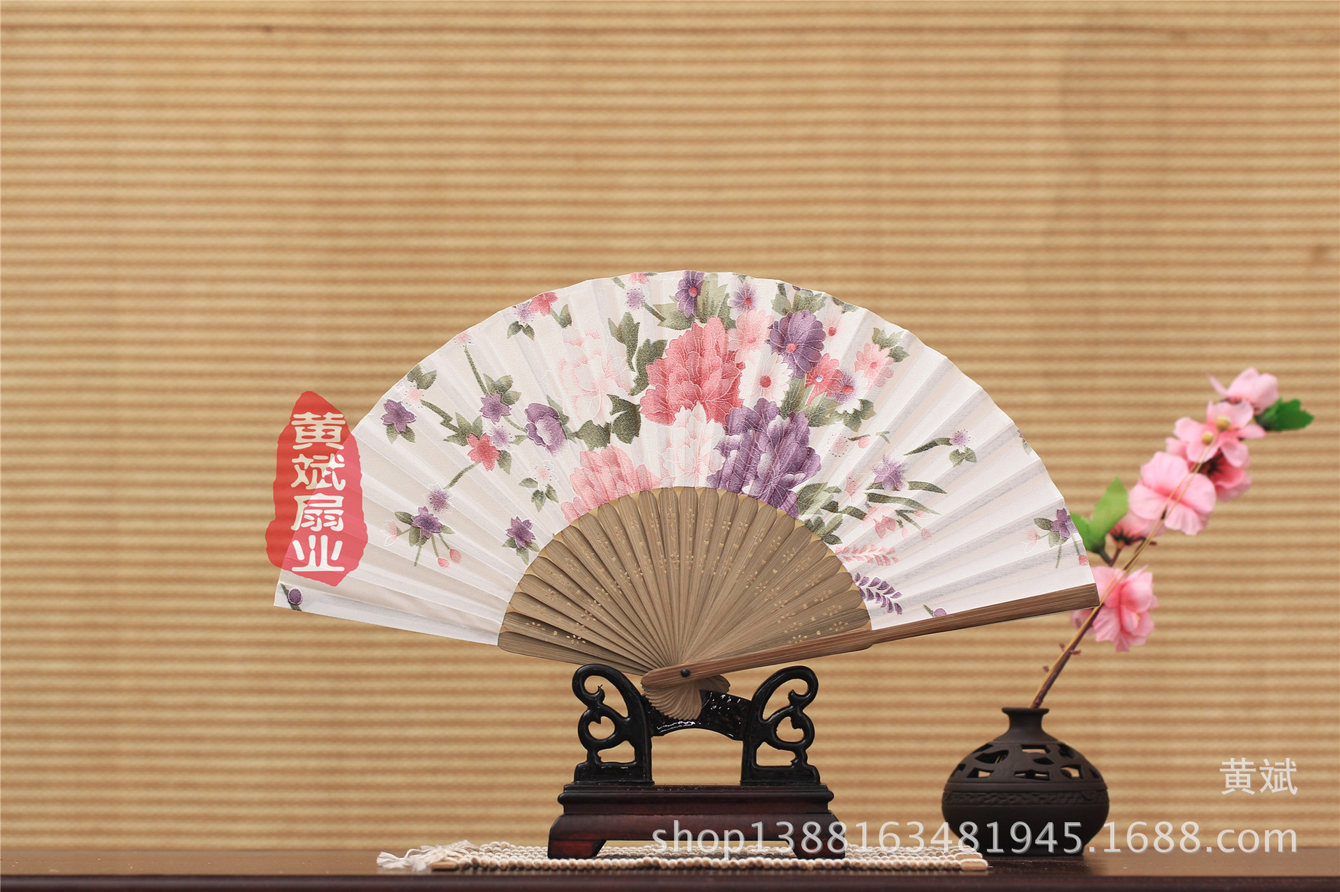 厂家直销 竹骨中国风工艺品女扇 复古绸布扇 日式和风折扇 批发详情14