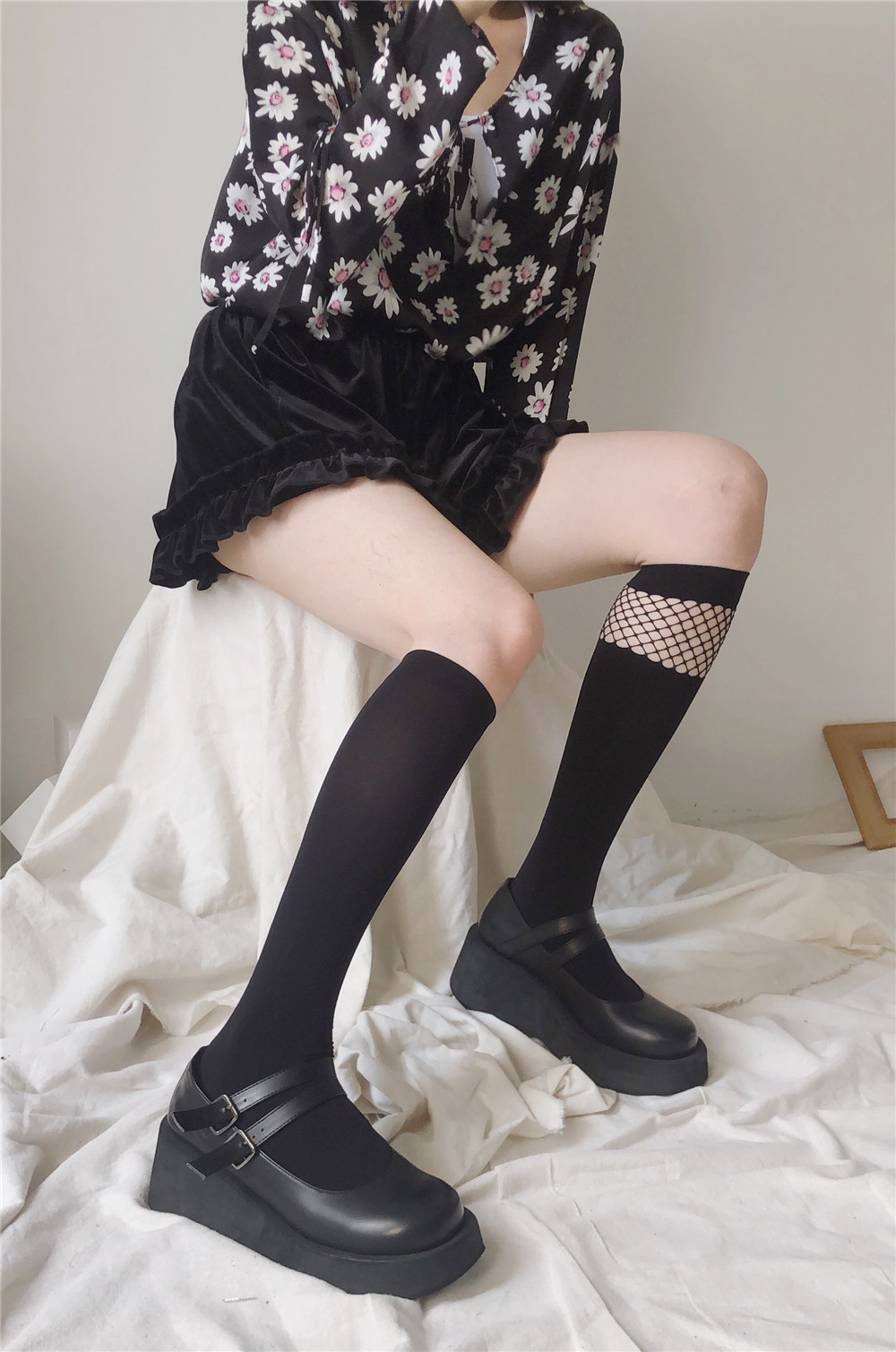 Autumn new collection: One-piece formed spliced net socks, calf socks, cool jk dark style, ins black mid-calf socks pic 6