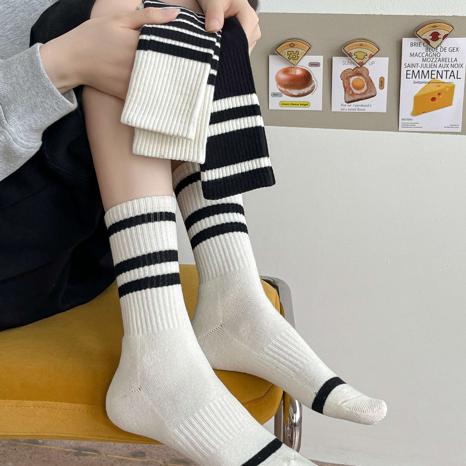 New autumn and winter collection: Thickened loop mid-calf socks for women, Korean-style sports, versatile striped socks, double-needle ins trendy pile socks pic 4