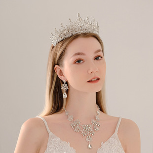 The European and American retro chain headwear features a light luxury design with multiple layers of water diamond headbands and Bohemian-style forehead ornaments pic 4