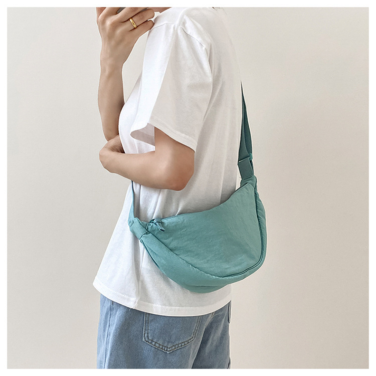 斜挎包女新款单肩包学生女包休闲包运动小包夏季帆布包日系饺子包详情19