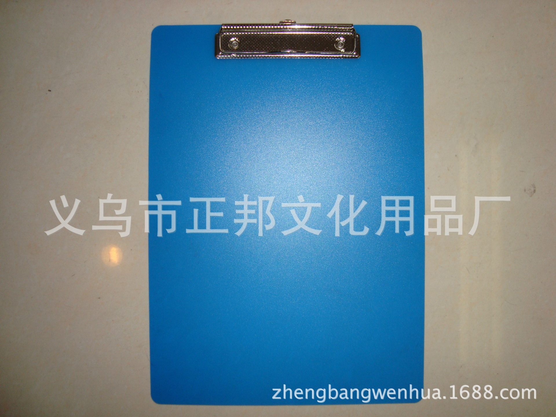 Wholesale A4A5 transparent colored plastic flat plate clamps, writing board clamps, copy board clamps, learning and office supplies from the manufacturer pic 6