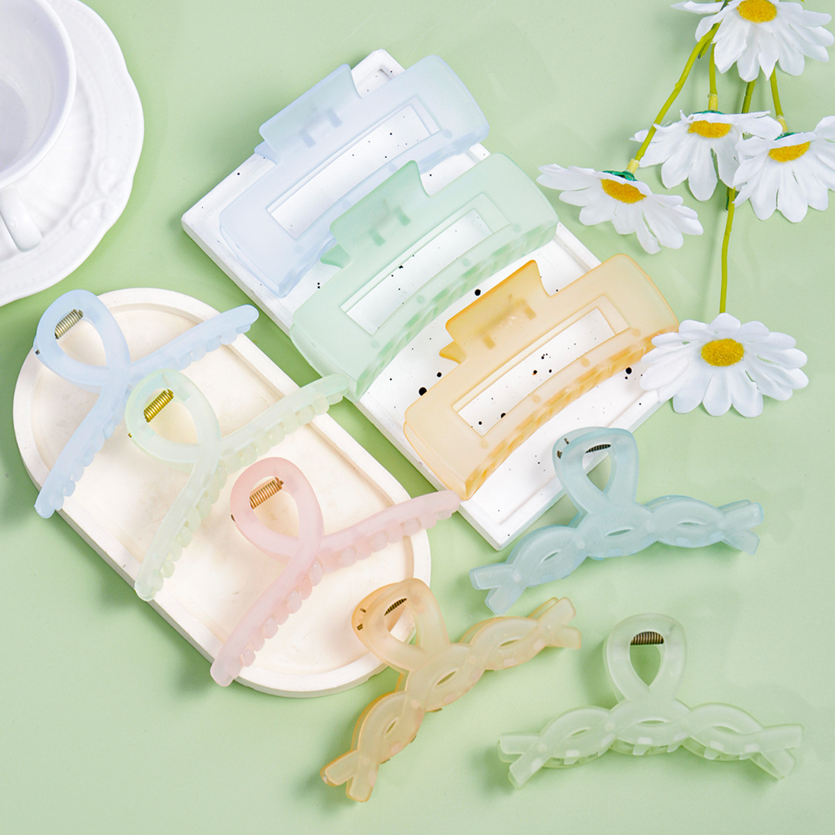 The Qiyue Amazon cross-border hair clip features a matte, same-color shark clip with a simple and elegant style. It is a hair accessory for the back of the head pic 12