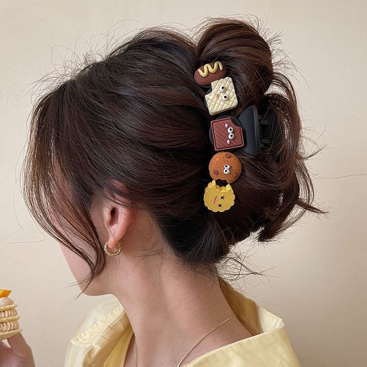 The national trend series features a stylish, large-sized hairpin with a large volume. The new simple hairpin has a shark clip at the back of the head and a cartoon dog cookie headpiece pic 7