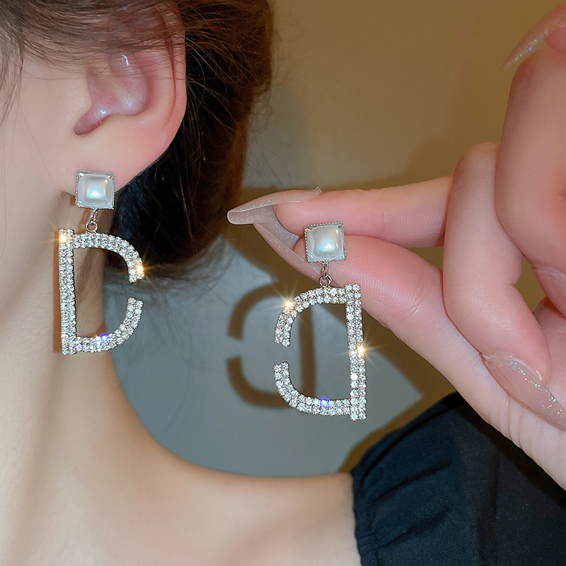 Silver needle diamond-encrusted heart-shaped flower earrings, European and American fashion style, square stud earrings, niche commuting new earrings wholesale pic 30