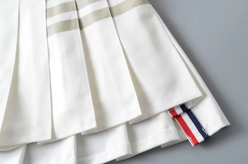 The new TB college style four-bar high-waisted pleated skirt in the summer of 2019 in Europe and America is A bestseller. The A-line skirt is short in the front and long in the back to prevent exposure pic 43