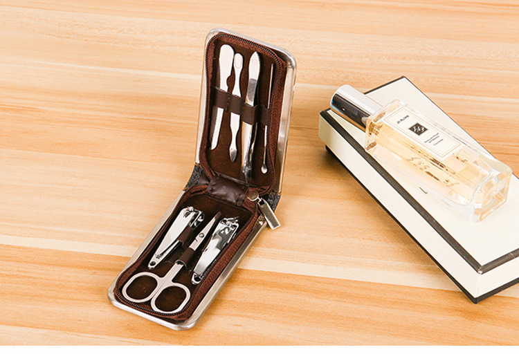 Factory direct sales of 7-piece nail tool zipper bags, nail covers, decoration nails, beauty care products in stock, nail clipper sets pic 3