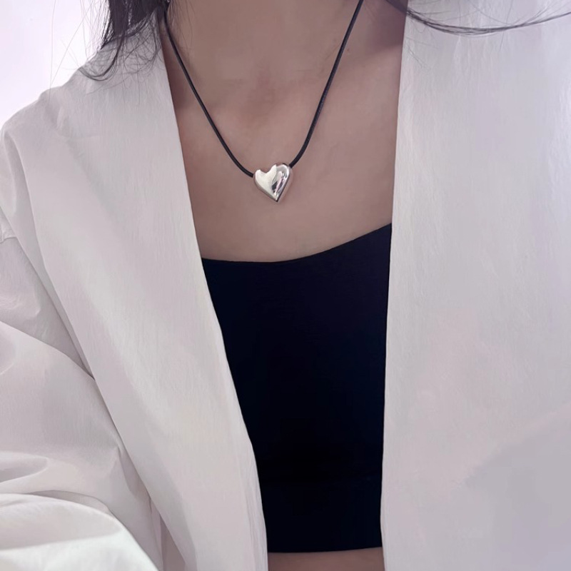 韩国爱心黑绳立体吊坠项链女时尚小众设计简约百搭高级颈链锁骨链详情1