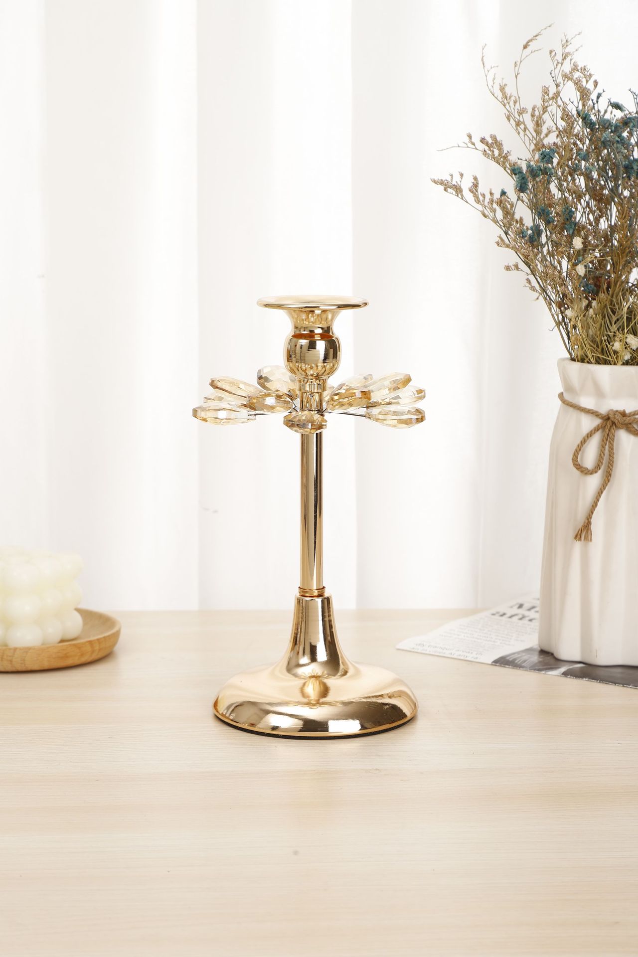 Factory direct sales of exquisite and creative flower-shaped metal ornaments for home, hotel, wedding and romantic candlestick displays pic 3