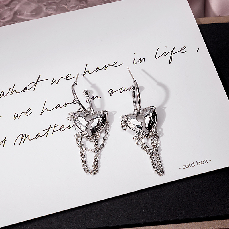 银针个性镂空爱心拼接链条缝隙耳钉时尚简约轻奢风耳环耳饰详情3