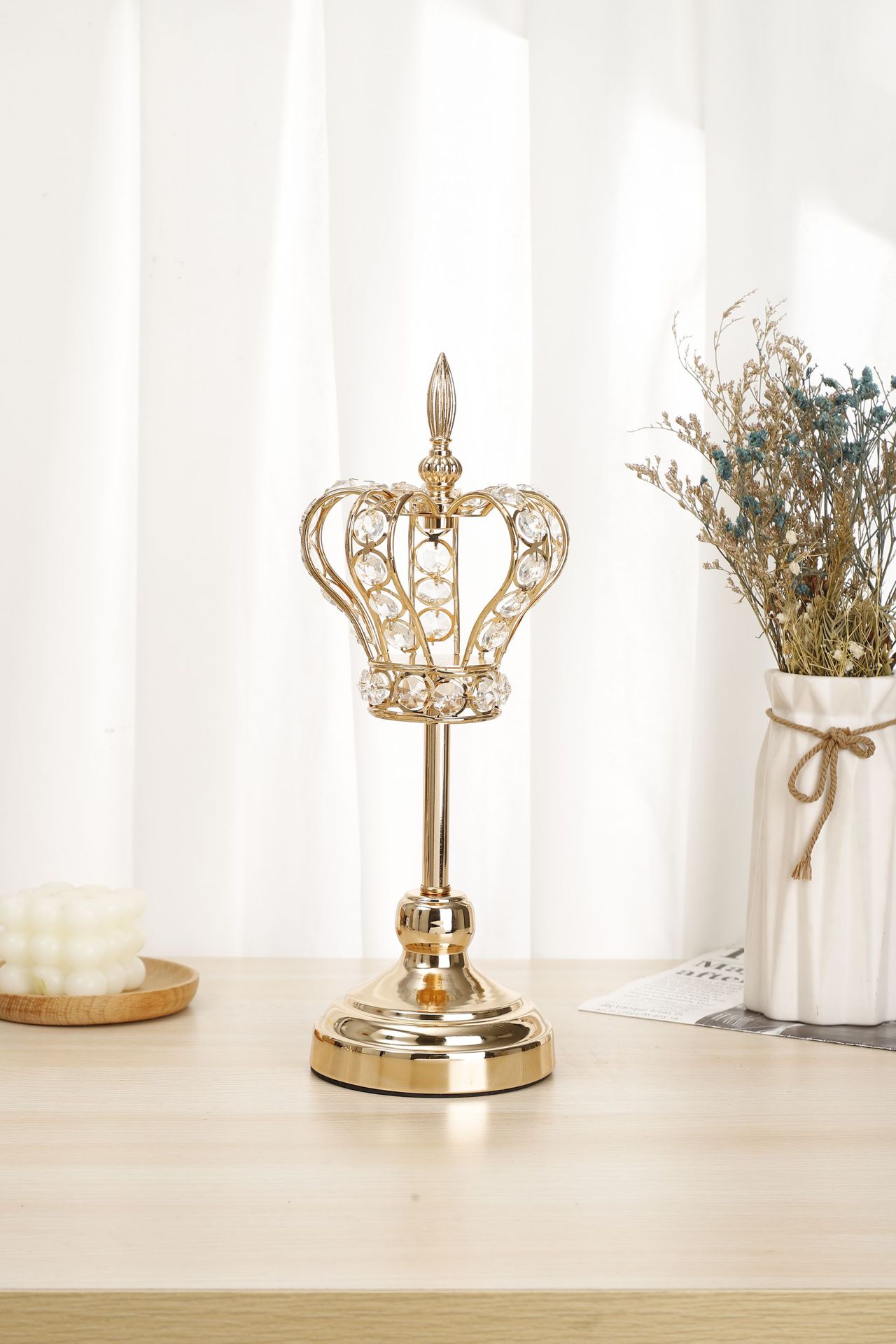 Factory direct sales of romantic wedding crystal candlesticks, retro light luxury creative crown wedding crystal candlestick ornaments pic 4