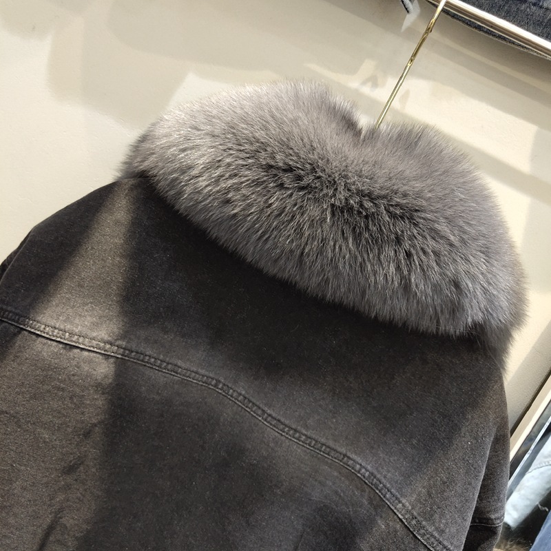 帮手描述图：小个子短款烫钻牛仔外套女真狐狸毛领可拆卸羽绒内胆