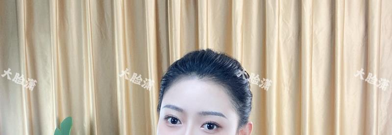 2023 New Style of Korean-style versatile cold-proof scarf for women to keep warm and protect the cervical vertebrae in autumn and winter. It is a knitted triangular scarf pic 2