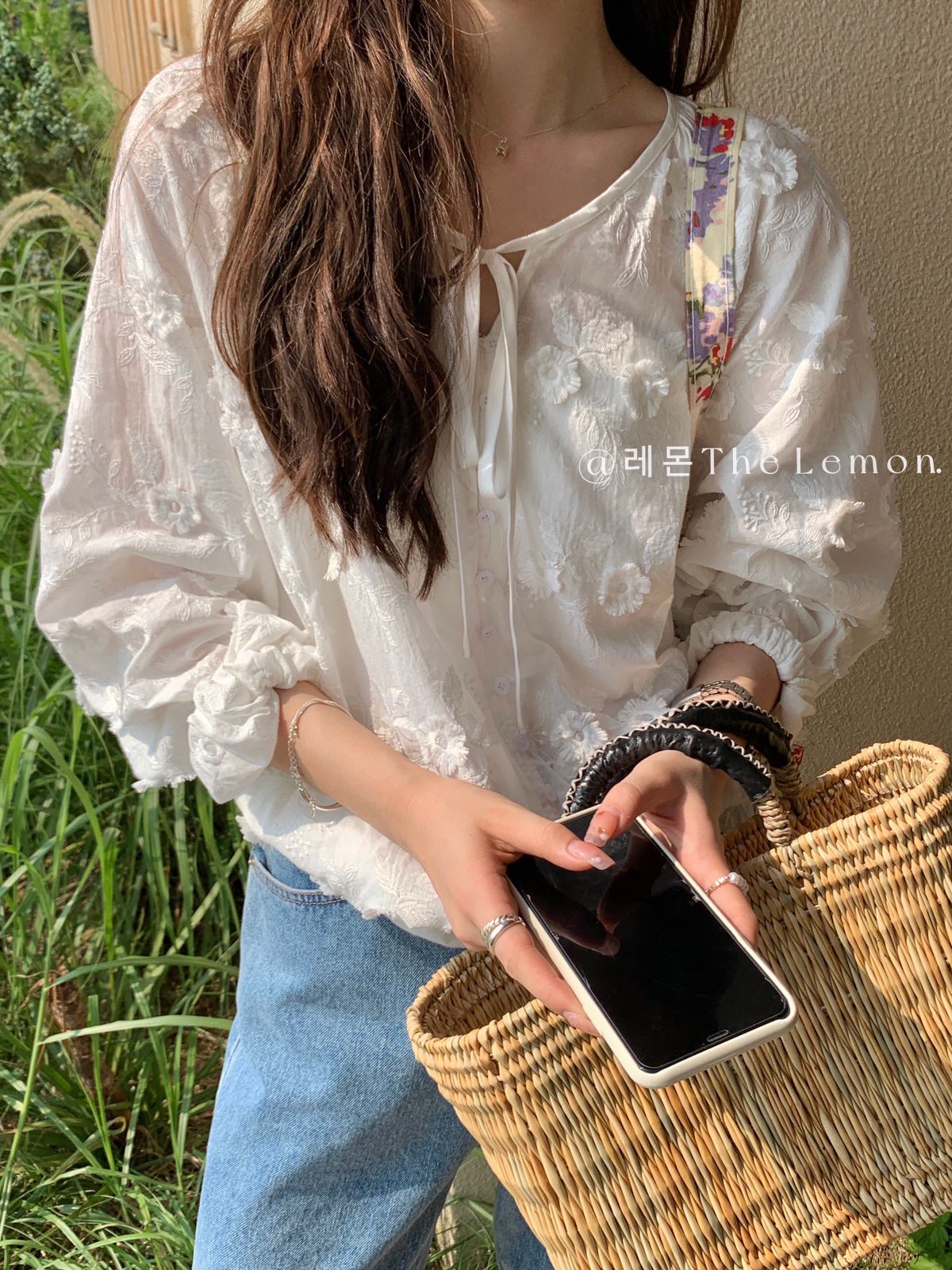 【性价比现货】韩系chic温柔风绣花V领系带小衫蕾丝刺绣排扣衬衫详情4
