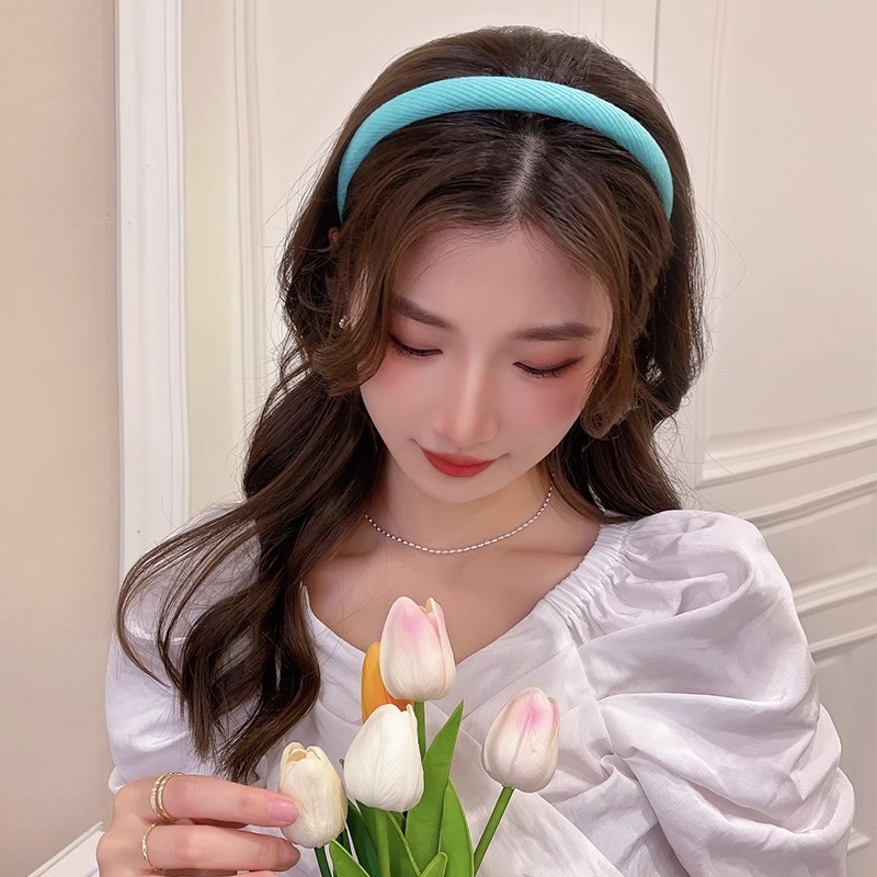 Klein blue hair band is a versatile summer accessory for women going out. It features a high-end, trendy hair band and a French retro hair tie headband pic 12