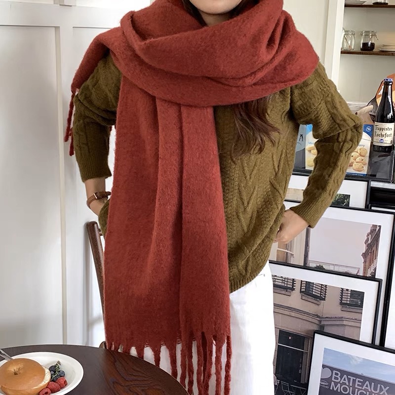 The 2024 new style scarf features solid mohair and winter macarons with thick tassels, providing warmth for ladies in autumn, winter and Christmas pic 3