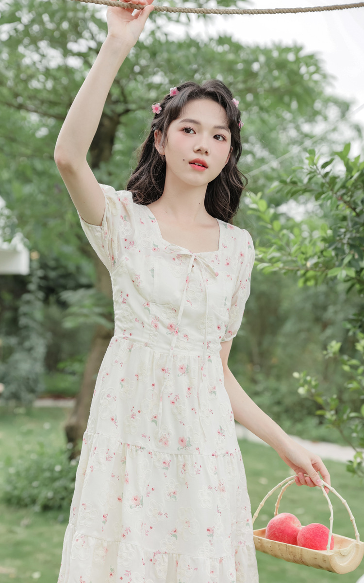 One-piece delivery 2024 Summer new French niche style floral print short-sleeved dress with sweet embroidery and printing pic 13