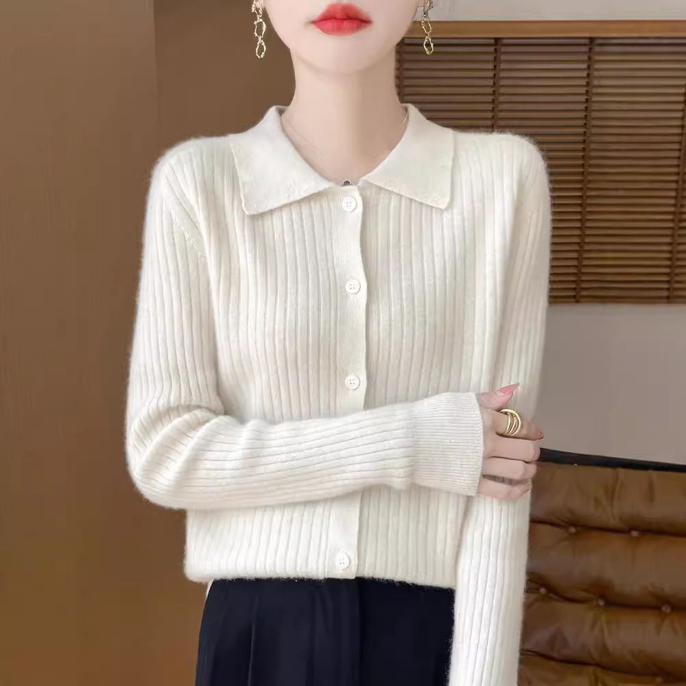 For the autumn and winter of 2024, a woolen hooded thick cardigan for women, a loose zipper knitted sweater, a youthful hoodie, can be paired with an outer jacket pic 6