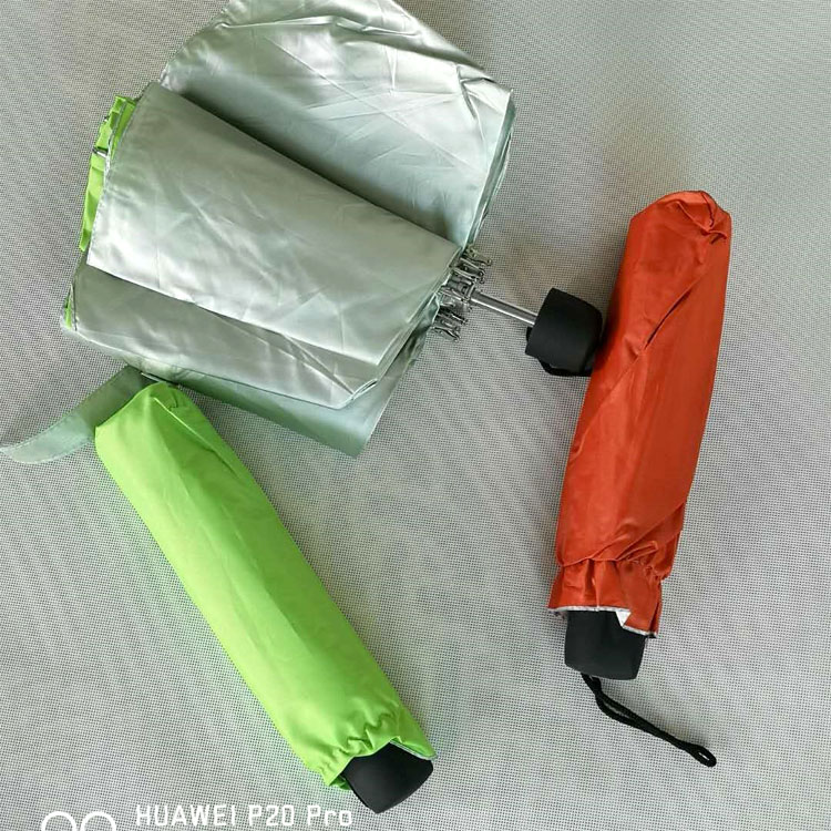 Fluorescent green UV-resistant silver gel folding umbrella, three-fold 10-bone windproof and sunshade, emerald green sun umbrella pic 4