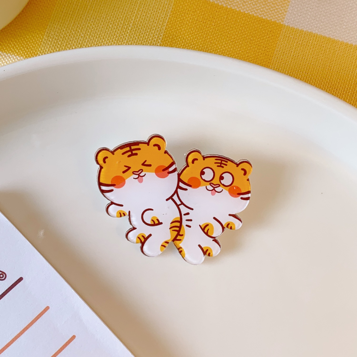 ins风潮可爱甜美小老虎亚克力胸针包包服装装饰配饰卡通创意徽章详情26