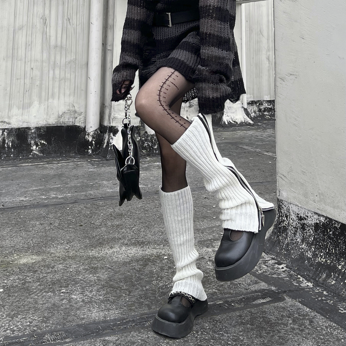 Japanese-style Harajuku style drawchain wide-leg sock covers, knitted pile long stockings, female subculture hot girl, cool and down-to-earth leg covers pic 4