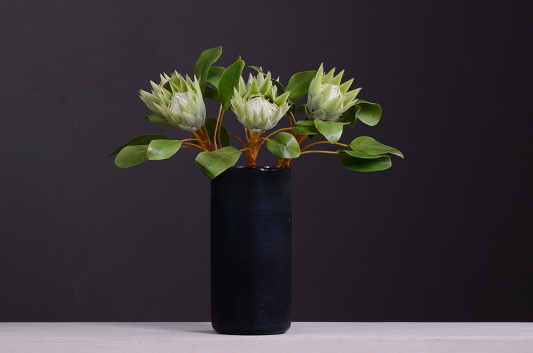 Dongli Flower Industry Factory offers direct sales and wholesale of tropical flowers, including simulated little emperor flowers, Nordic minimalist living room and home decoration simulated flowers, as well as entrance and table flowers pic 4