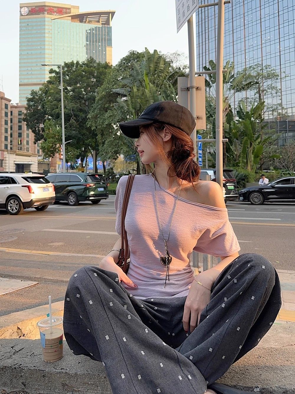 Korean casual design sense, niche and unique off-the-shoulder short-sleeved T-shirt for women, a chic summer waist-cinching and figure-hugging off-the-shoulder top pic 16