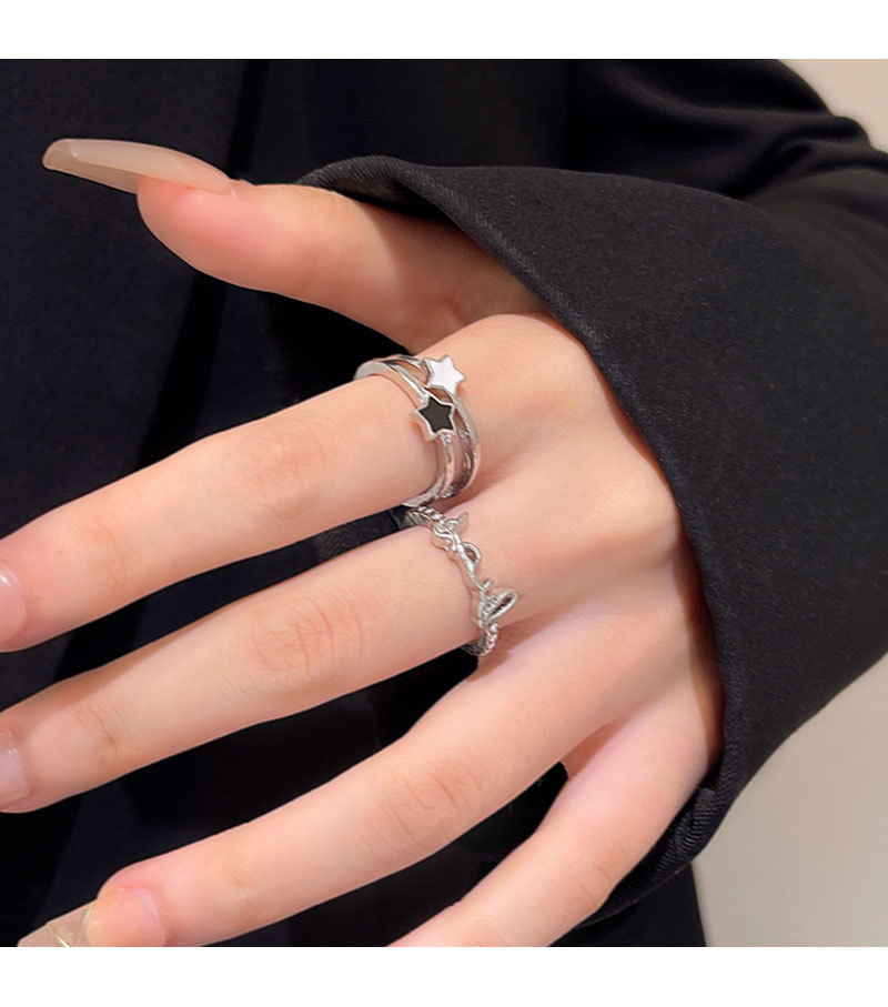 The star lucky letter sparkling diamond ring is a niche design with a cold and elegant style for women. It exudes a sense of sophistication and is a sweet and cool all-rounder accessory pic 19