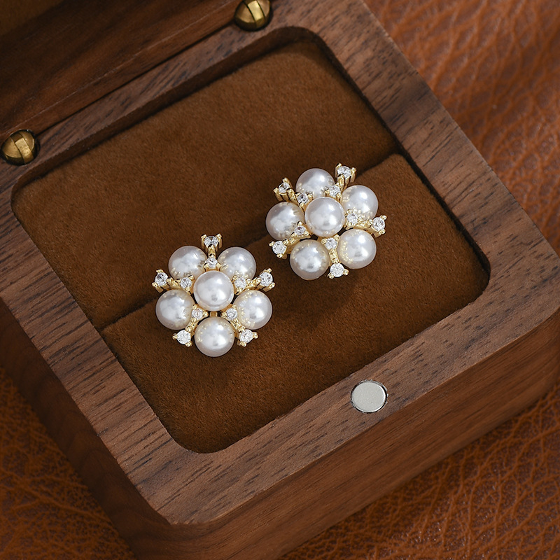 秋冬新款微镶锆石气质耳钉女S925银针复古法式珍珠花簇耳坠耳饰品详情9