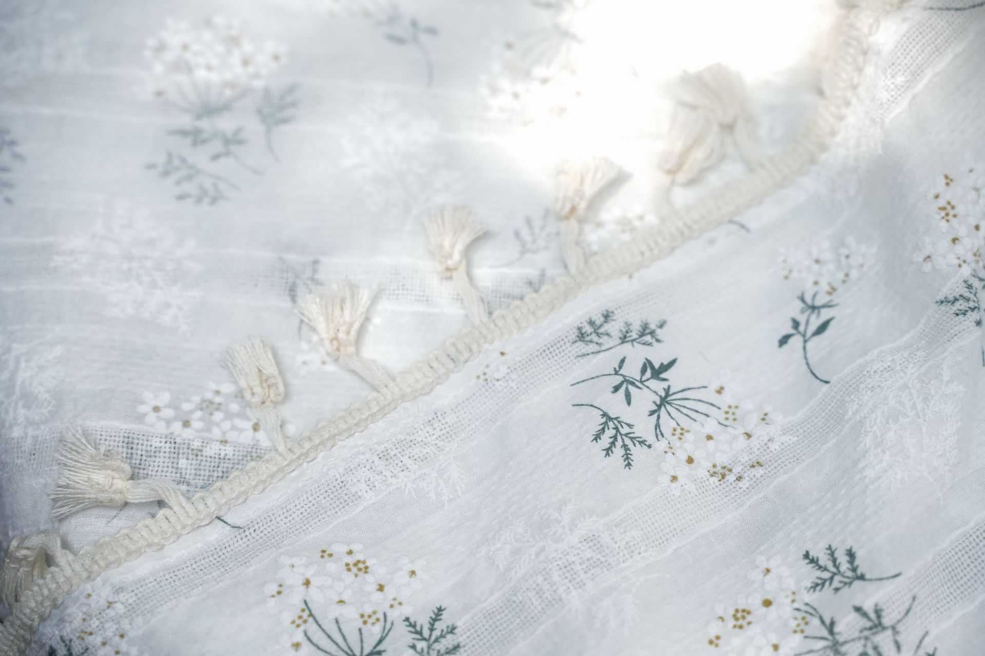 Fresh and clean cross-border tablecloth ins lilac flower fragments garden cotton and linen tablecloth fabric American decoration Amazon picnic cloth pic 24