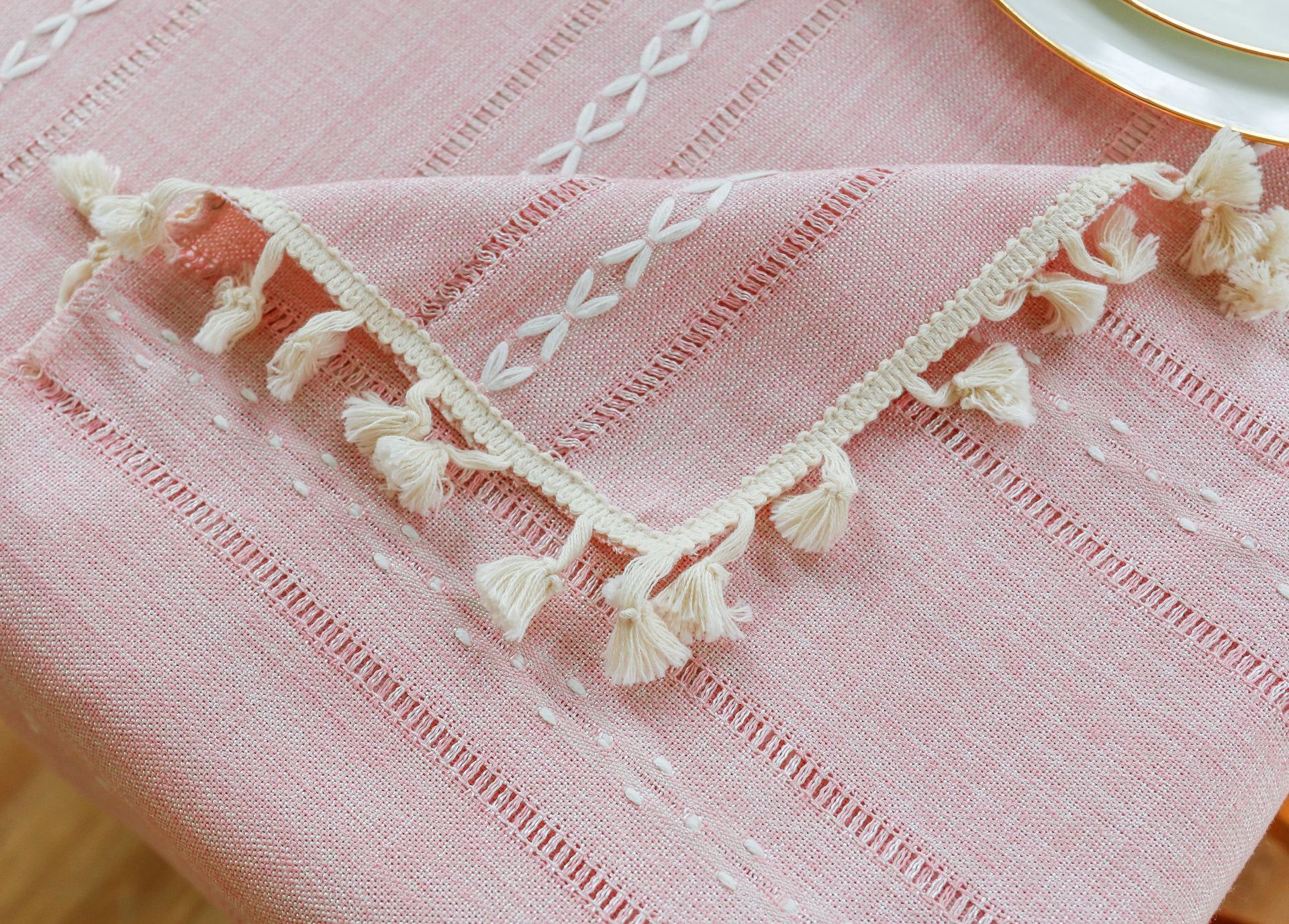 Cross-border retro country tablecloth, green hollowed-out decoration, cotton and linen tablecloth, embroidered decoration, party restaurant picnic mat pic 12