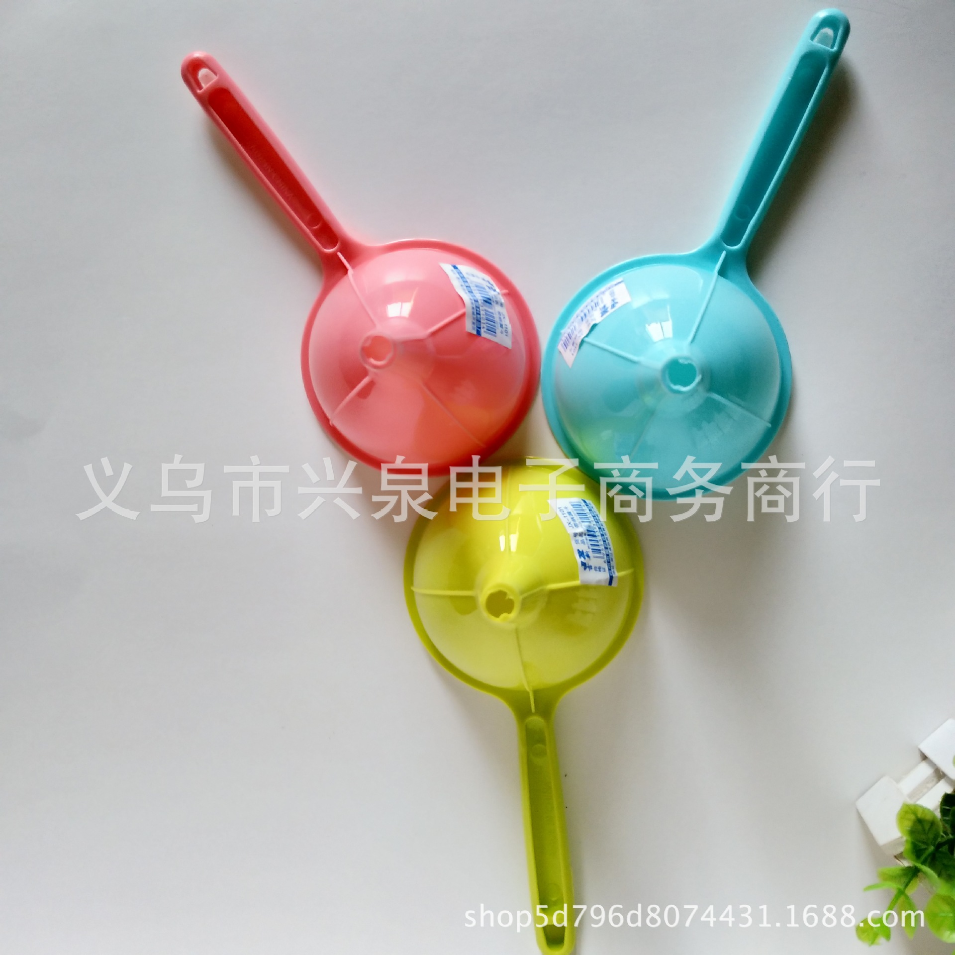 Long-handled funnels, handled funnels, colorful small funnels, fashionable household items, one-yuan special batch pic 3