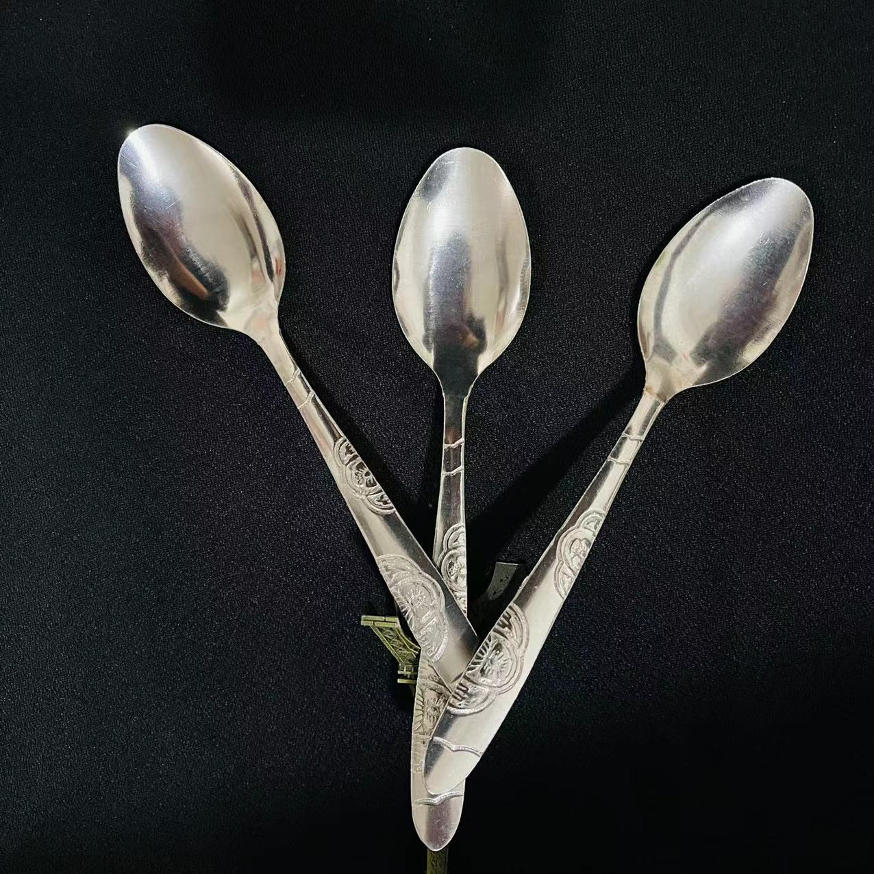 Household metal soup spoons, thickened long-handled small spoons, tableware, student cafeteria rice spoons, adult spoons wholesale pic 6