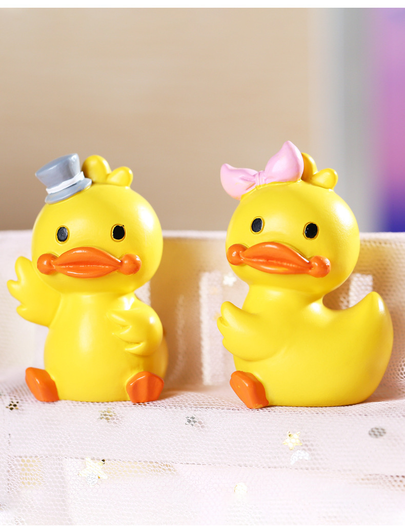 Little yellow duck figurine pic 8