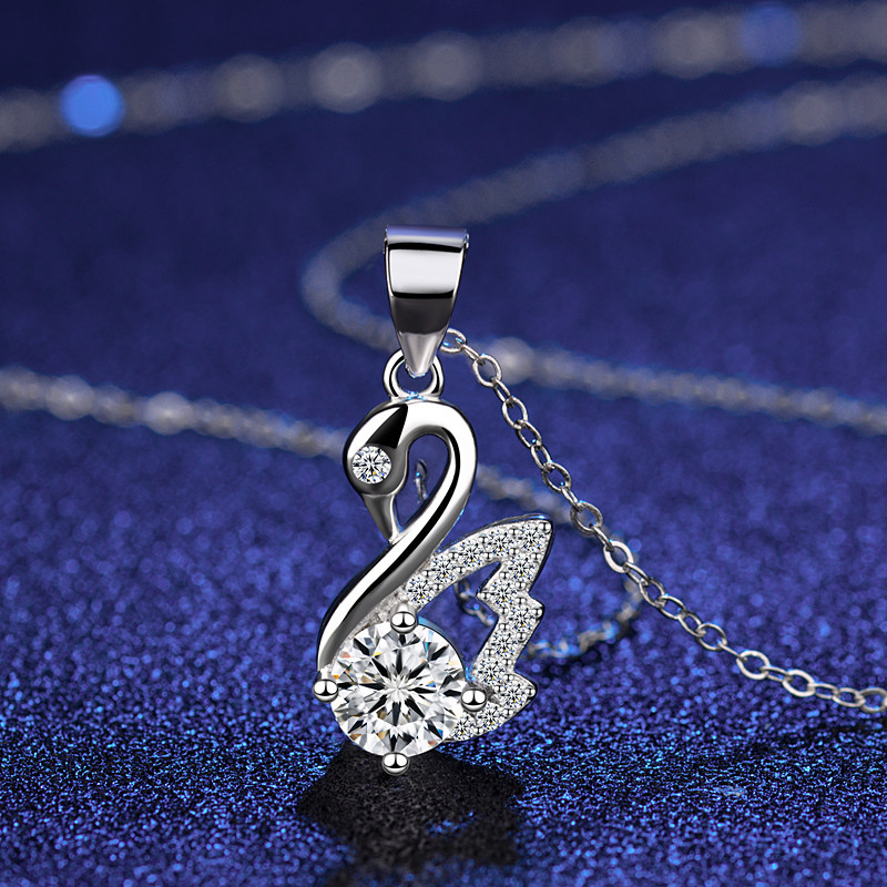 A high-quality imitation D-color moissanite four-leaf clover female pendant with eight hearts and eight arrows from a live-streaming product by a popular influencer on Kuaishou and Douyin pic 8