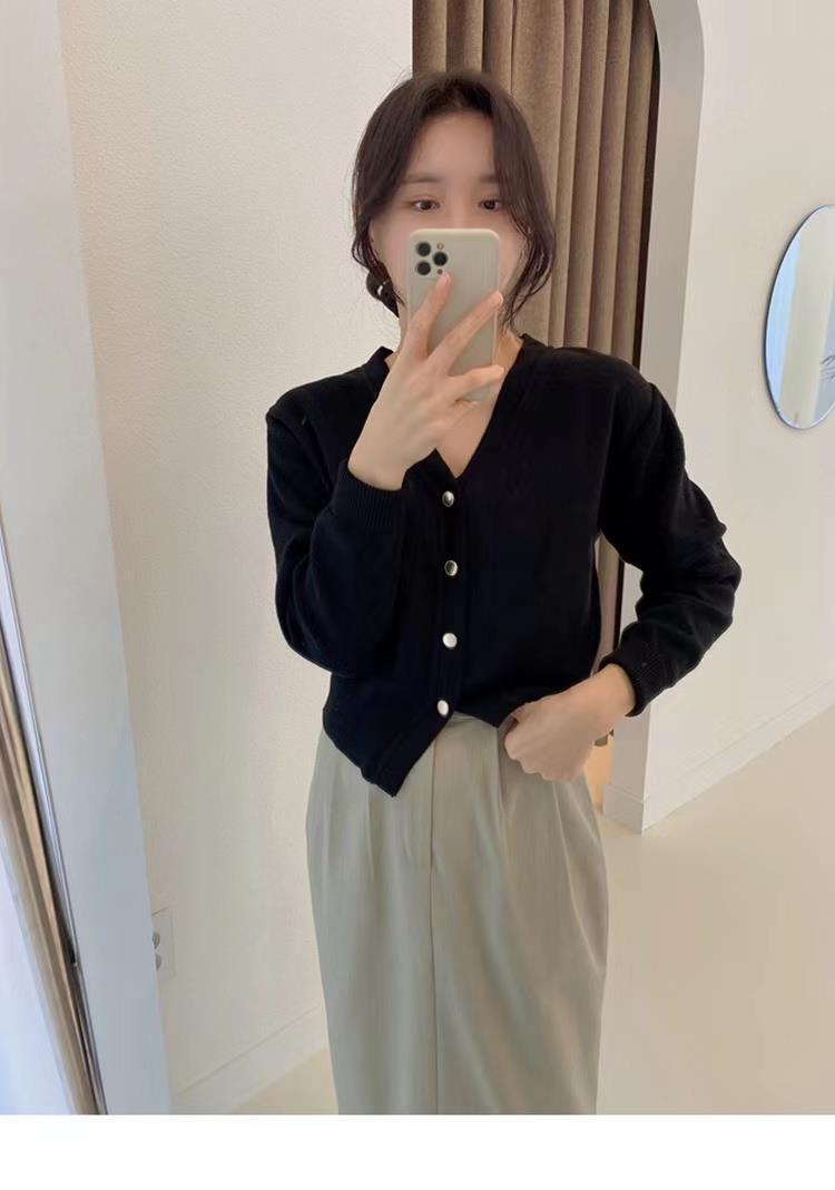 The new Spring and Autumn wool cardigan for women, V-neck knitted sweater coat, loose top, short Korean-style base layer, trendy outerwear pic 6