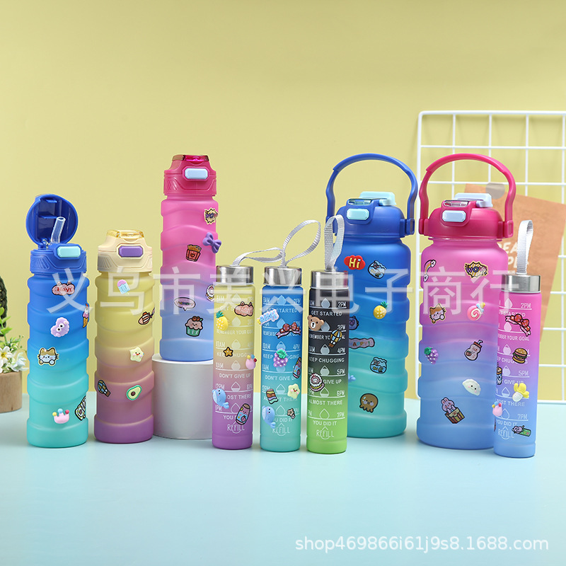 小红书同款三件套塑料杯家用手提大容量吸管杯卡通渐变运动水壶详情4