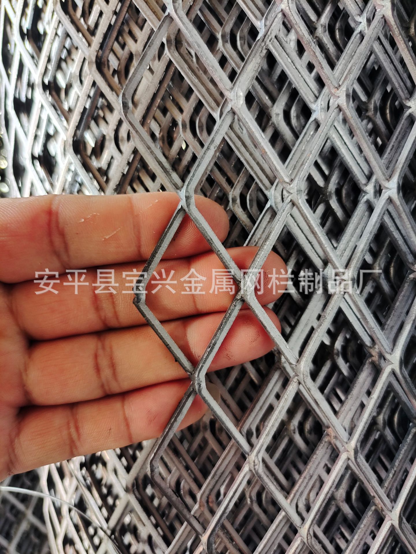 厂家加厚冲压菱形铁网网格金属网板吊顶菱形拉伸网铝网不锈钢网片详情5